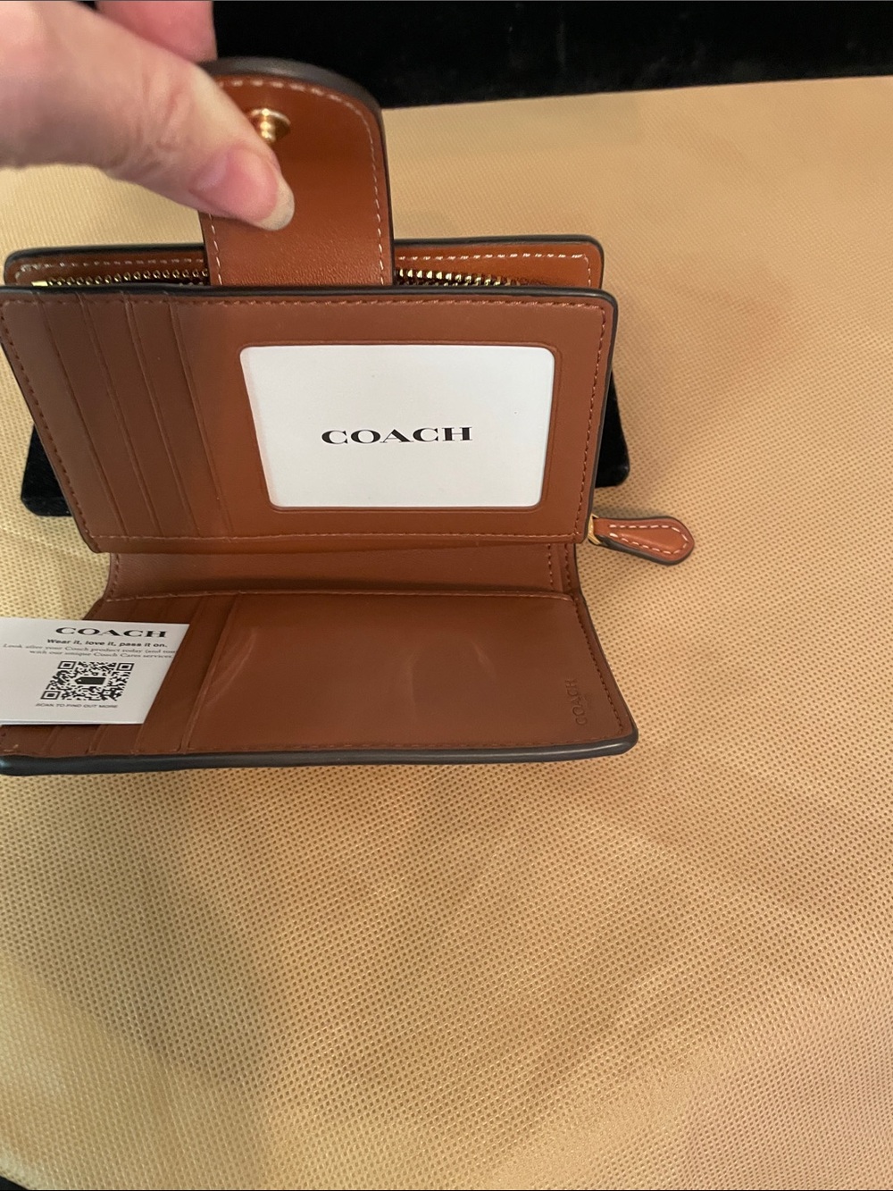 Authentic Coach Leather Gold / Tan  Snap Wallet - with Gold Coach Logo - Picture 8 of 13
